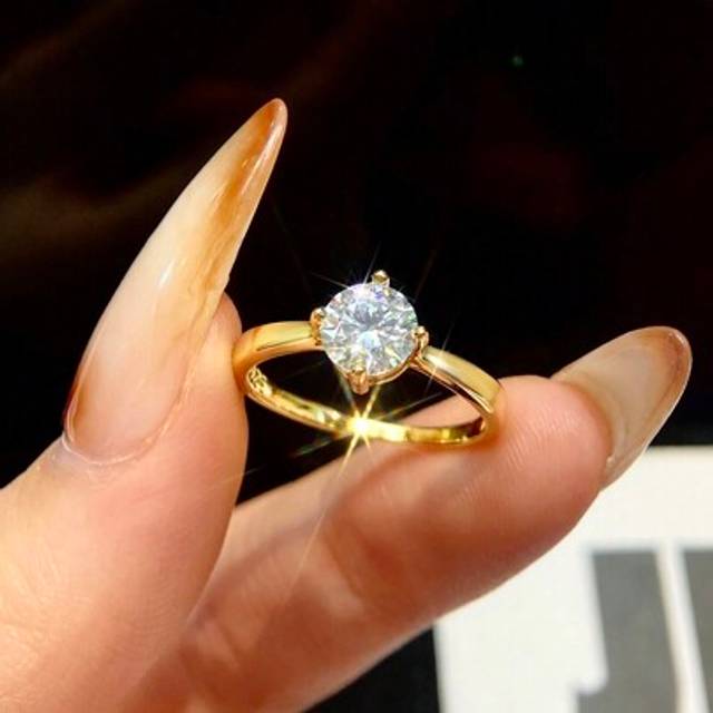 SHEIN 1Piece 1Carat Classic Four Claws Design D Color Moissanite Diamond Engagement Ring For Women, S925&925 Sterling Silver Simple Romantic Ring, Eternity