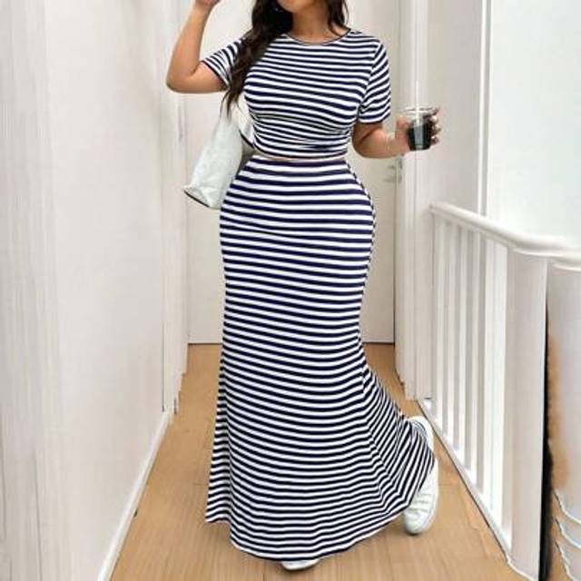 SHEIN 2pcs/Set Women Plus Size Casual Vacation T-Shirt And Striped Maxi Dress, Spring/Summer