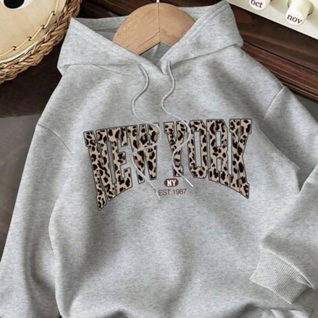 SHEIN Plus Size Women&#39;s Casual Leopard Print Letter Graphic Drawstring Hoodie Sweatshirt, Suitable For Autumn/Winter,Fall Clothes For Women