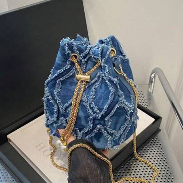SHEIN Solid Color Diamond Shape Fashionable Shoulder Bucket Bag - Metal Drawstring Closure, Denim Style Suitable For Shopping, Vacation