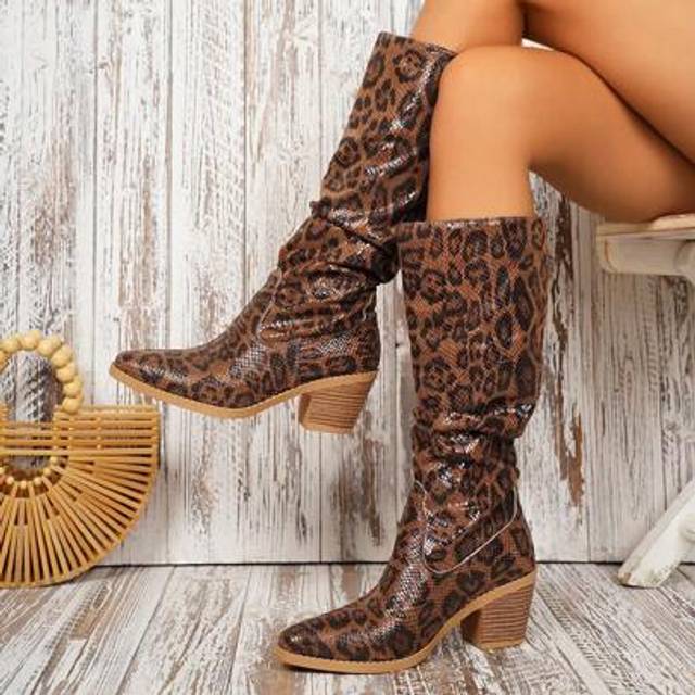 SHEIN Plus Size Women&#39;s Leopard Print Casual Sexy Faux Leather Pleated Textured Pointed Toe Knee-High Boots, Suitable For Party, Vacation, Outdoor, Spring/A