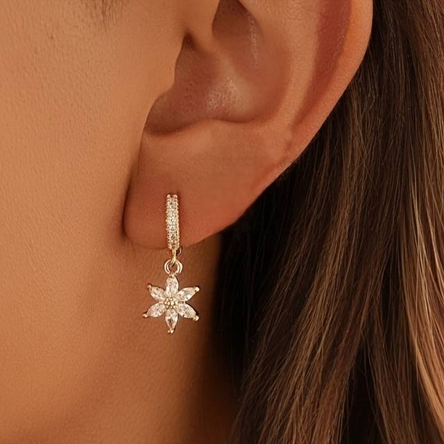 TEMU 1 Pair Of Shiny Exquisite Copper-set Cubic Synthetic Zirconia Floral Hoop Earrings, Vintage Elegant Style, Women' Wear And Vacation, A Gift For Her