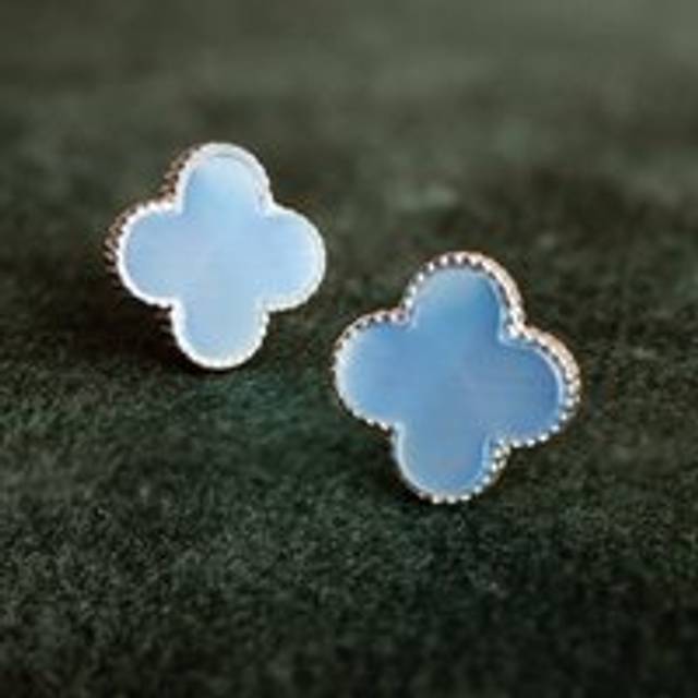 John Greed Signature Silver Blue Pearl Clover Stud Earrings For Women - blue/silver