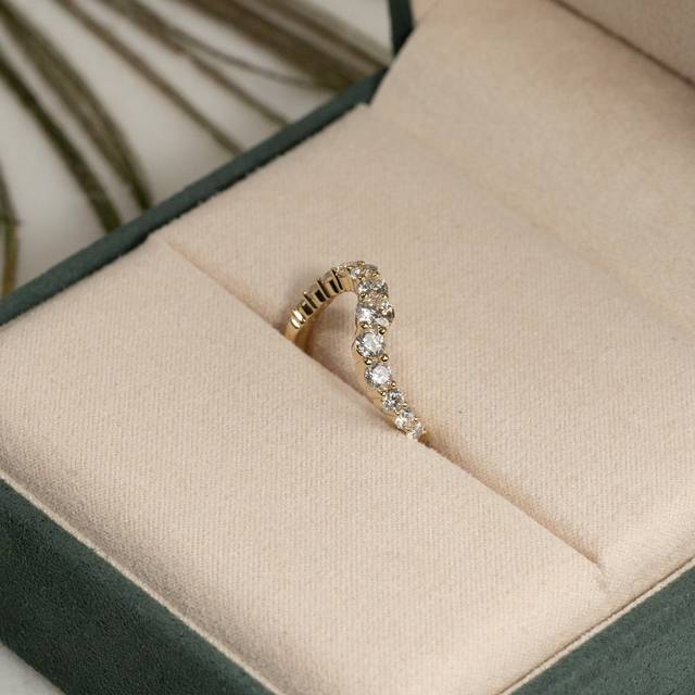 Diamond Graduating Curved Lab Ring Collection