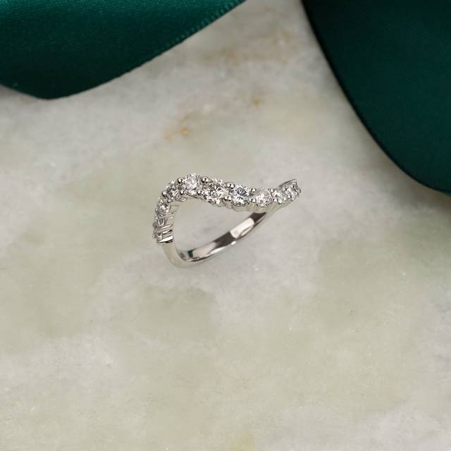 Diamond Graduating Curved Lab Ring Collection